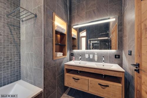 ALIX - Three-Bedroom Apartment