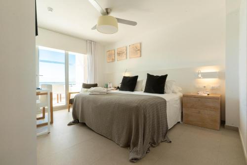 Double or Twin Room with Sea View