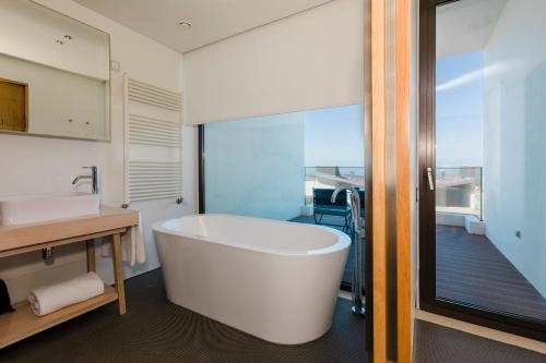 Deluxe Double or Twin Room with Sea View