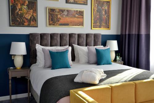 Queen Bed Standard