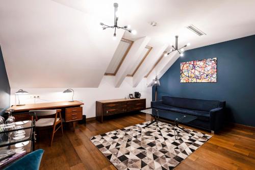 King Bed One Bedroom Suite