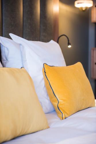 Double Room with bath and Valley View