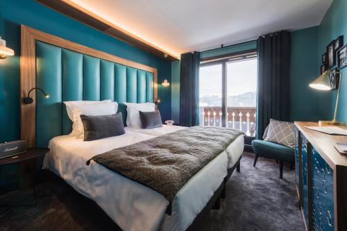 Triple Room with bath and Village View