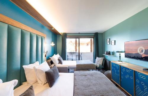 Triple Room with bath and Village View