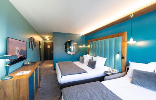 Triple Room with bath and Village View