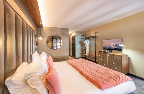 Double Room with Shower and Village View