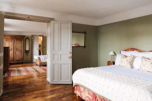 Suite with Garden View