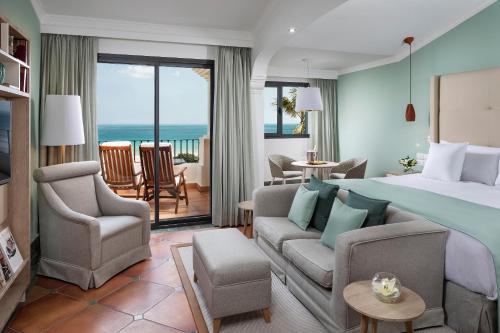 Red Level Frontal Sea View (3 Adults)