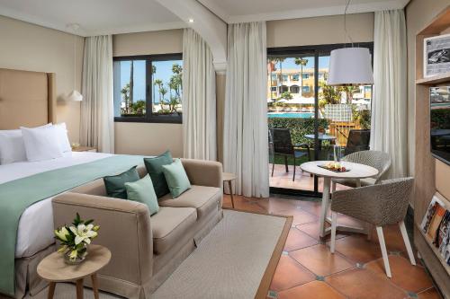 Premium Room with Pool Access and Private Garden (3 Adults)