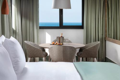 Red Level Junior Suite (3 Adults)