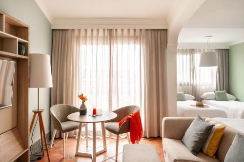 Red Level Family Room Ocean View (2 Adults + 2 Children)