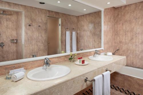 Red Level Room with Sea View (3 Adults)