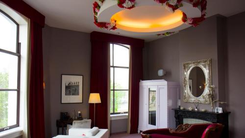 Suite with Hot Tub