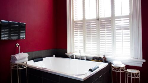 Suite with Hot Tub