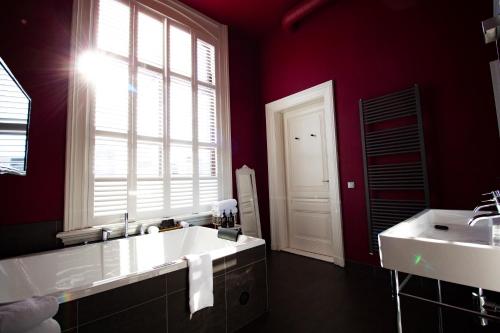 Suite with Hot Tub