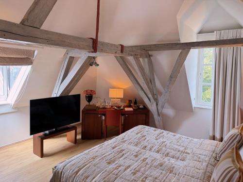 Suite with Canal View