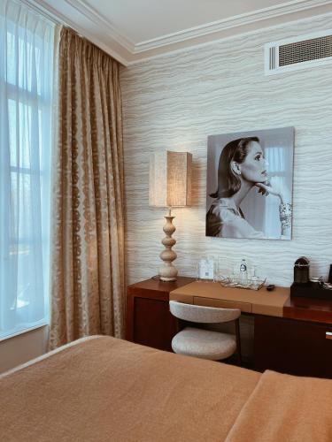 Suite with Canal View