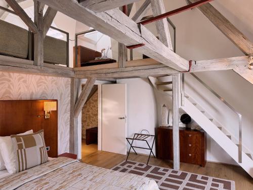 Suite with Canal View