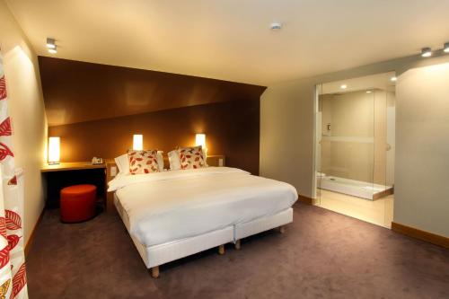 Double or Twin Room with Lake View