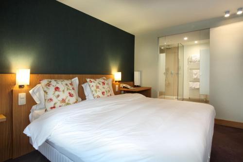 Double or Twin Room with Lake View