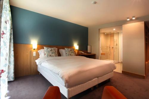 Double or Twin Room with Lake View
