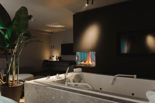 Suite with Spa Bath
