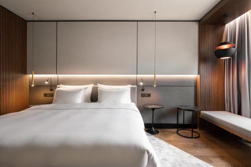 Collection Executive Room