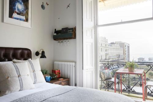 Tiny Double Room with Sea View and Balcony