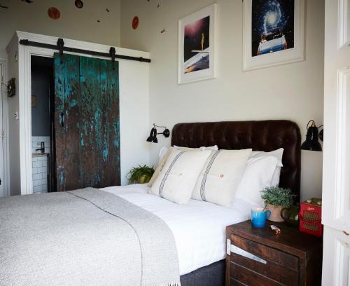 Tiny Double Room with Sea View and Balcony