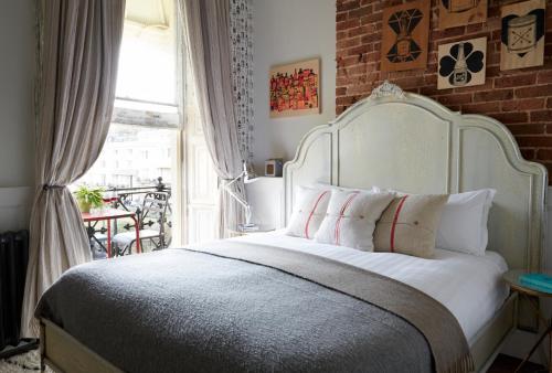 Comfy Double Room with Sea View and Balcony