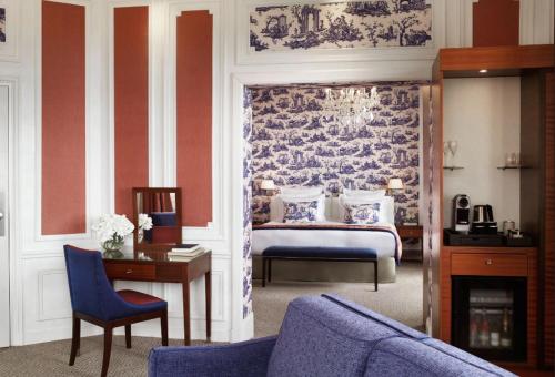 Deluxe Suite with Sea View