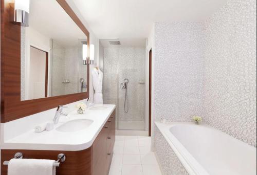 Deluxe Suite with Sea View