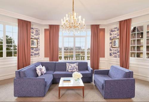 Deluxe Suite with Sea View