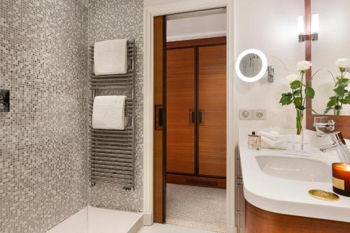 Deluxe Room with Sea View