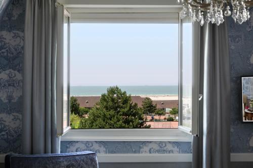 Deluxe Room with Sea View
