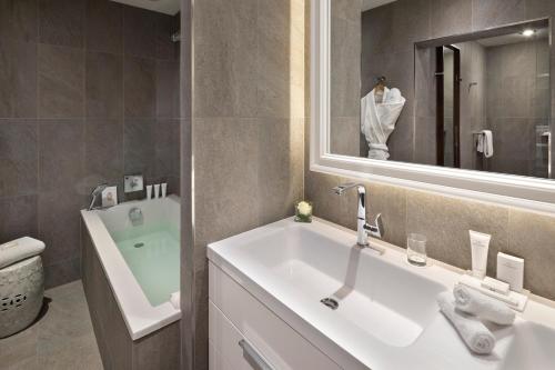 Prestige Suite with Sea View 