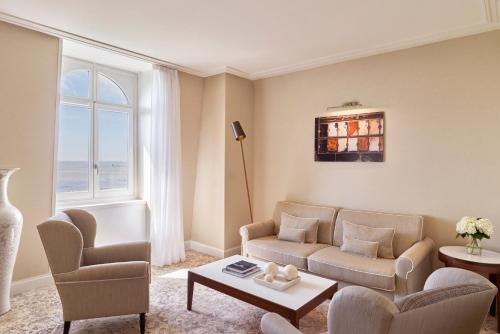 Prestige Suite with Sea View 