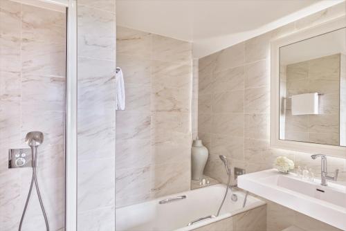 Junior Suite - City View