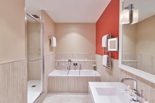 Deluxe Double or Twin Room with Sea View