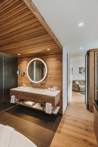 Suite with Mountain View