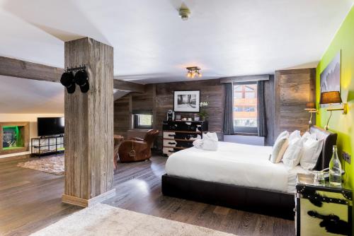 Deluxe Double or Twin Room