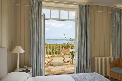 Premium Room with Sea View and Balcony