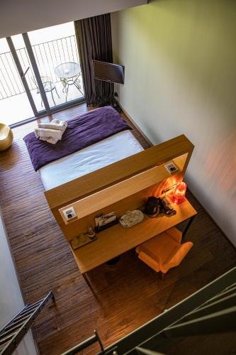 Mezzanine Room with Lake View
