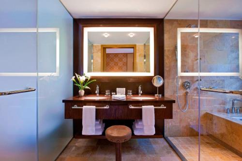 Deluxe Queen Room with Two Queen Beds