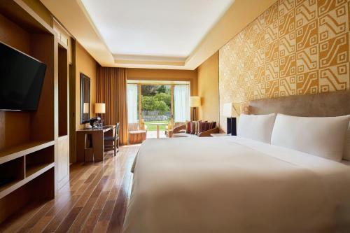 Grand Deluxe King Room with Terrace