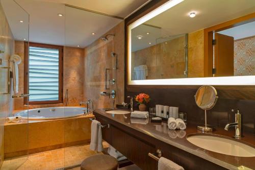Senior King Suite