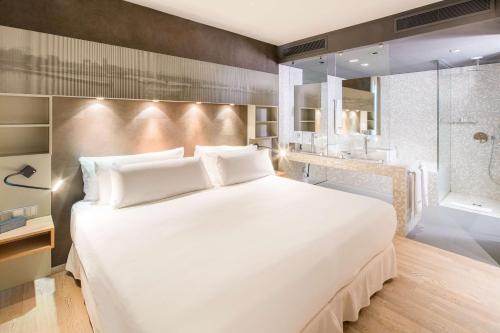 Deluxe Junior Suite (2 Adults + 2 Children)
