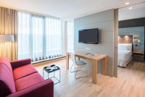 Deluxe Junior Suite (2 Adults + 2 Children)
