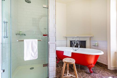 Deluxe King Suite