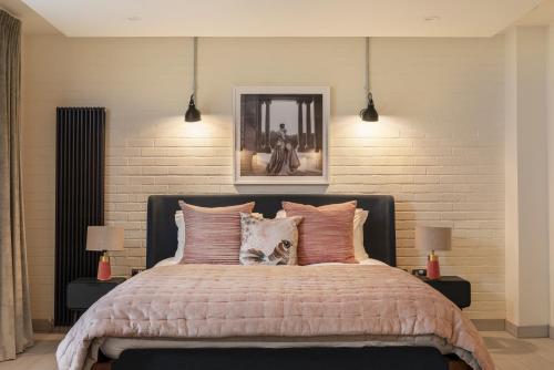 Luxury One-Bedroom Apartment